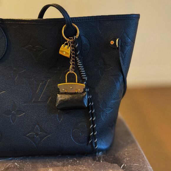 Sassy Luxe Black Purse Bag Charm Keychain - Picture 2 of 4